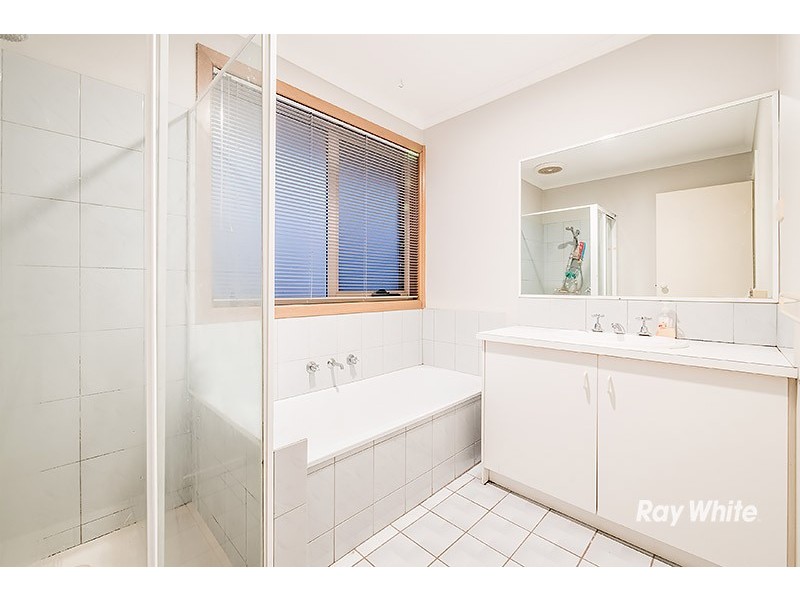 144 Lawless Drive, Cranbourne North VIC 3977