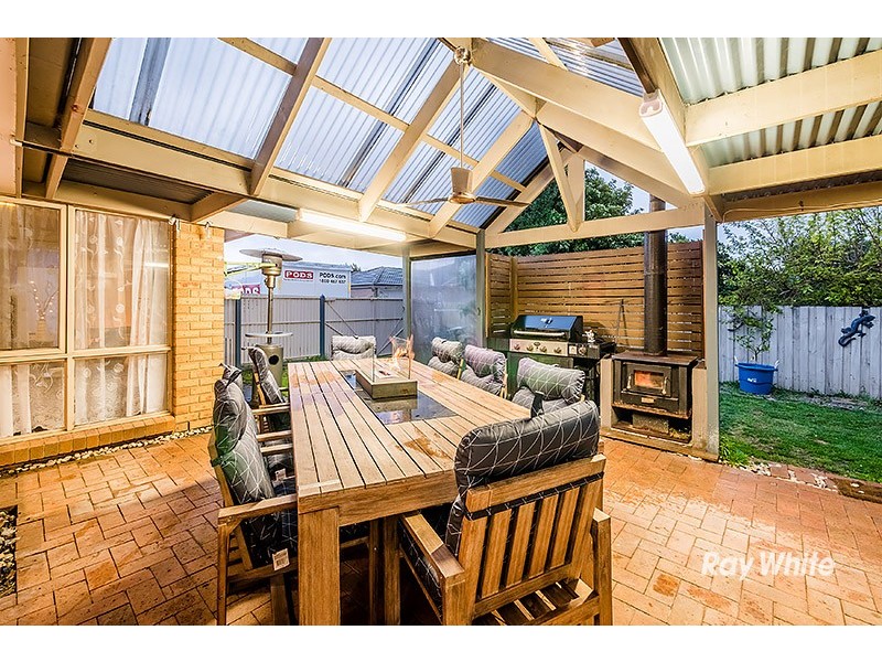 144 Lawless Drive, Cranbourne North VIC 3977