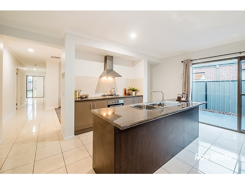 20 Gelderland Drive, Clyde North VIC 3978