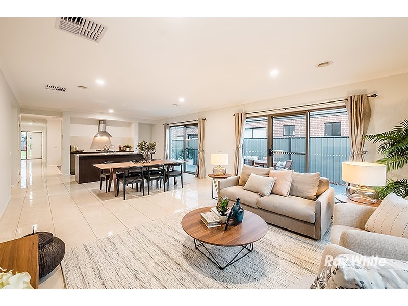 20 Gelderland Drive, Clyde North VIC 3978