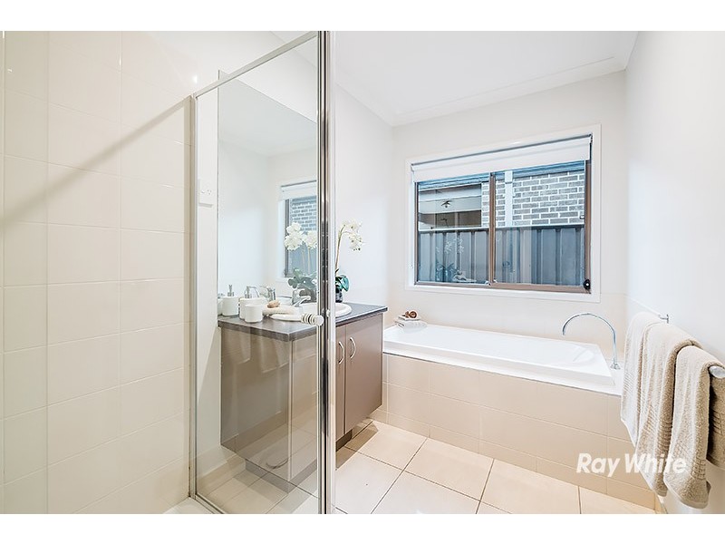 20 Gelderland Drive, Clyde North VIC 3978