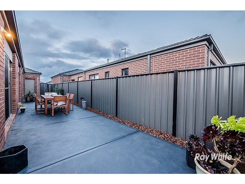 20 Gelderland Drive, Clyde North VIC 3978
