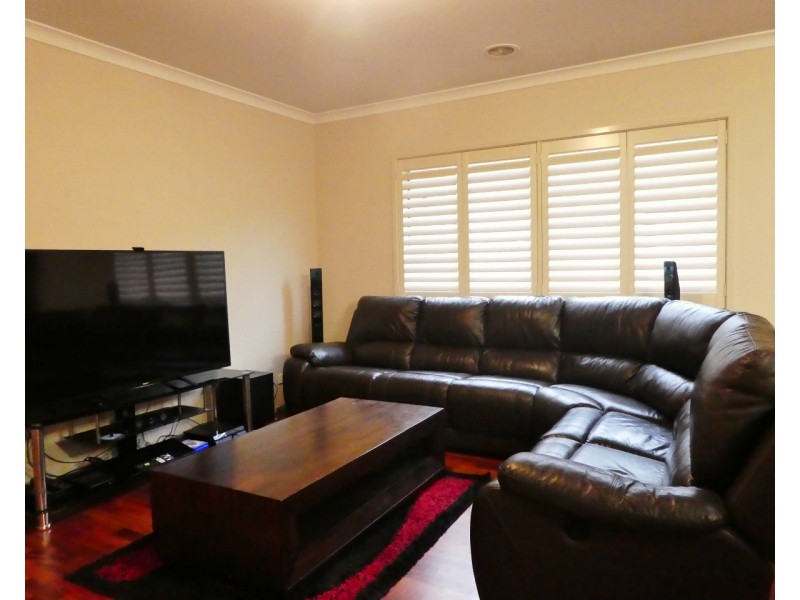 34 Mackillop Way, Clyde North VIC 3978