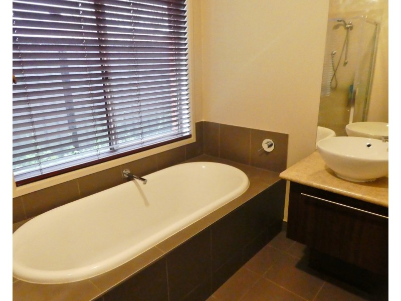 34 Mackillop Way, Clyde North VIC 3978