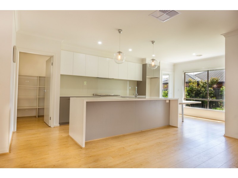 6 Gawler Way, Clyde North VIC 3978