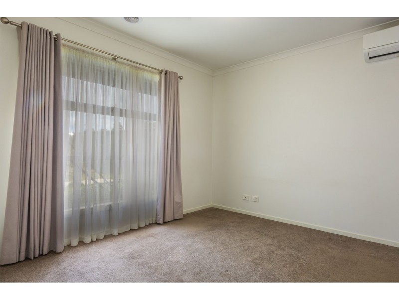 6 Gawler Way, Clyde North VIC 3978