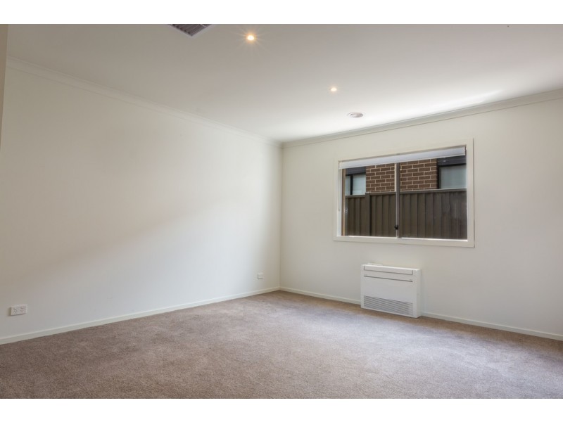 6 Gawler Way, Clyde North VIC 3978