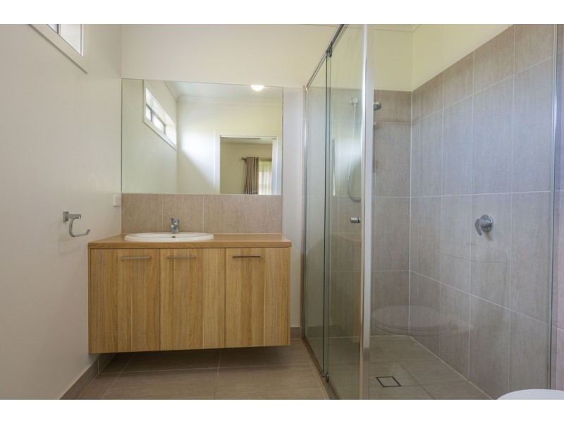 6 Gawler Way, Clyde North VIC 3978