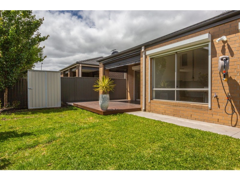 6 Gawler Way, Clyde North VIC 3978