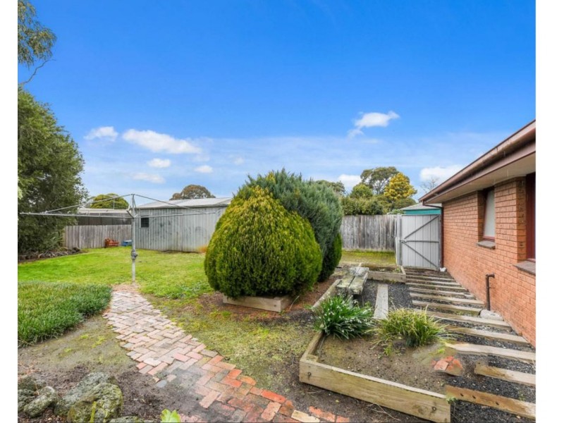 52 Fairbairn Road, Cranbourne VIC 3977