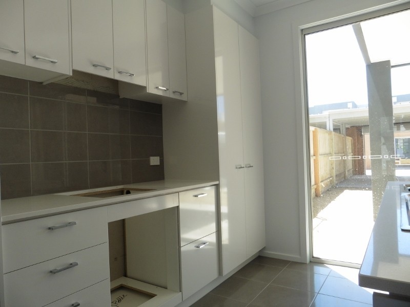 4 Pebblebeach Path, Cranbourne VIC 3977