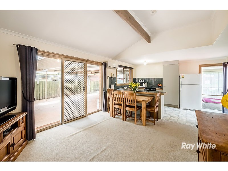 13 Crystal Gardens, Cranbourne West VIC 3977