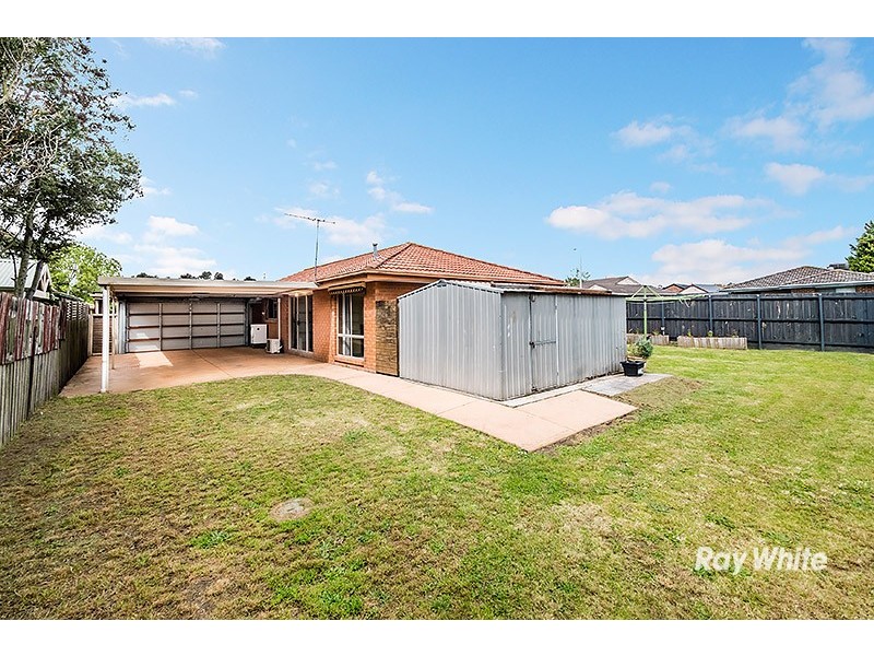 13 Crystal Gardens, Cranbourne West VIC 3977