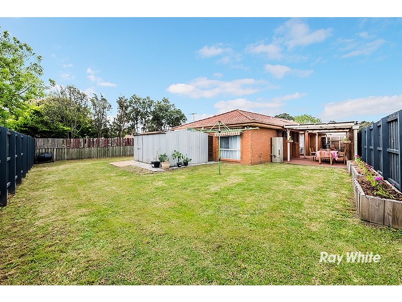13 Crystal Gardens, Cranbourne West VIC 3977