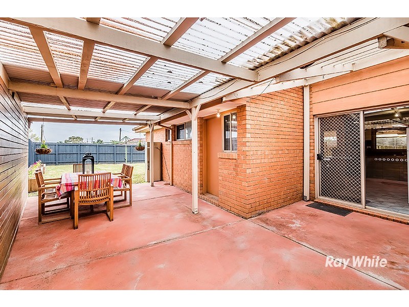 13 Crystal Gardens, Cranbourne West VIC 3977