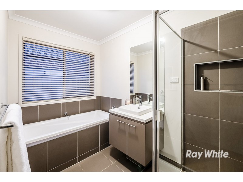 18 Boonwurrung Street, Cranbourne East VIC 3977