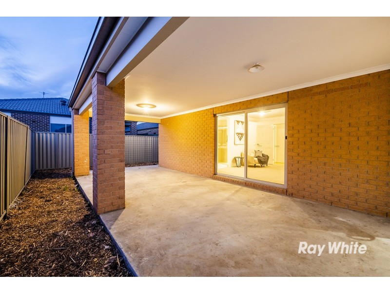18 Boonwurrung Street, Cranbourne East VIC 3977