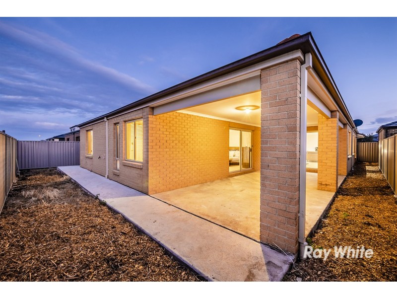 18 Boonwurrung Street, Cranbourne East VIC 3977