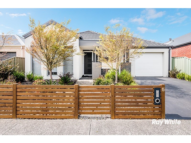 5 Sun Orchid Drive, Pakenham VIC 3810