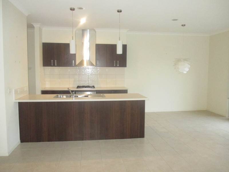 5 Sun Orchid Drive, Pakenham VIC 3810