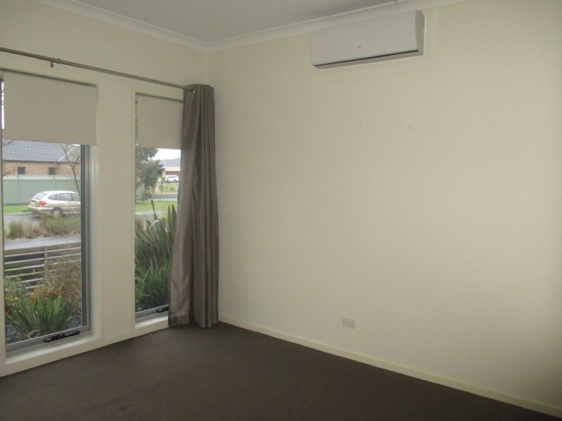 5 Sun Orchid Drive, Pakenham VIC 3810