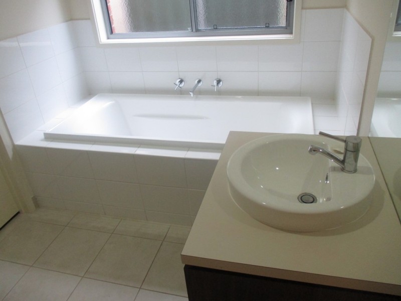 5 Sun Orchid Drive, Pakenham VIC 3810