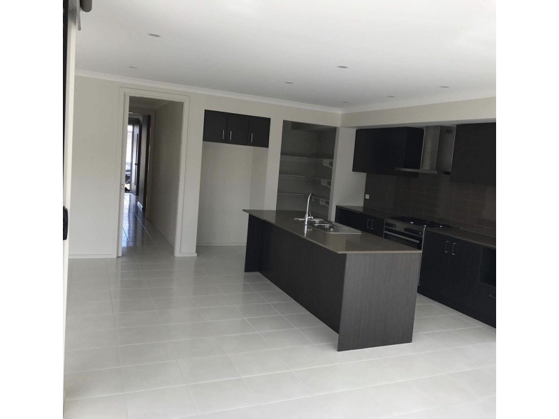 5 Chevrolet Road, Cranbourne East VIC 3977