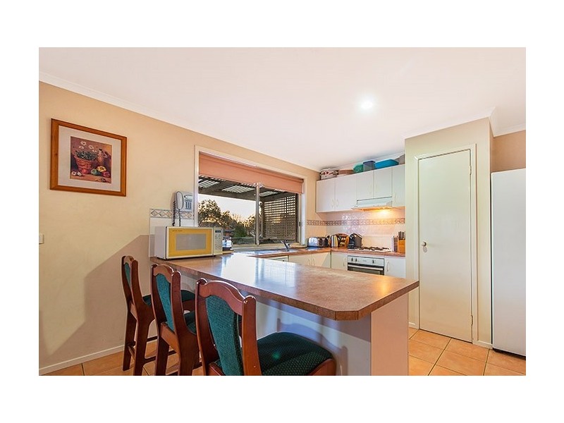 16 Elanora Way, Hampton Park VIC 3976