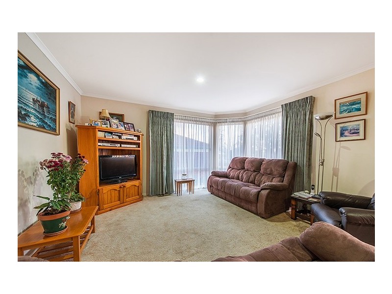 16 Elanora Way, Hampton Park VIC 3976