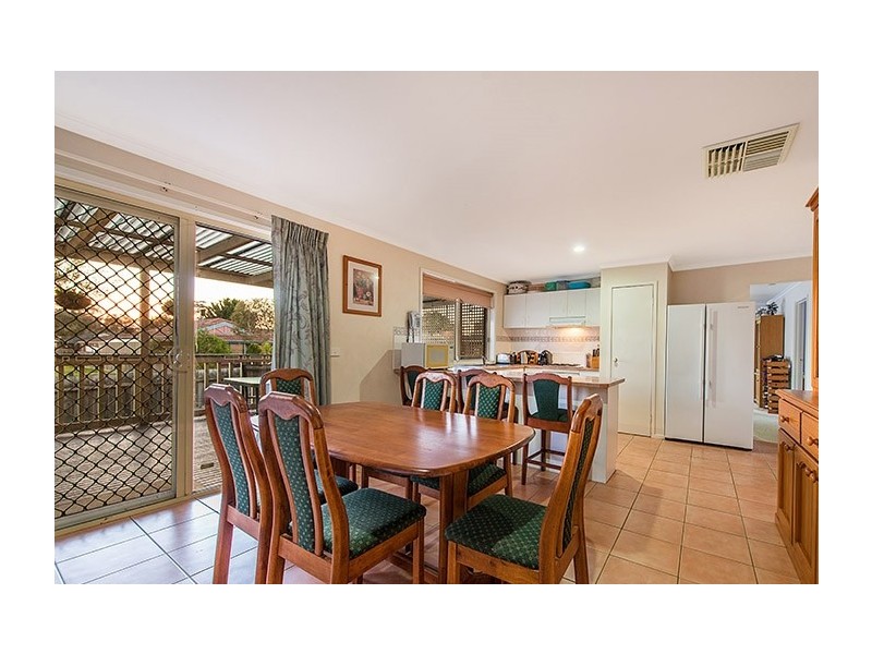 16 Elanora Way, Hampton Park VIC 3976