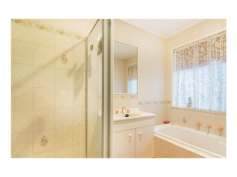 16 Elanora Way, Hampton Park VIC 3976