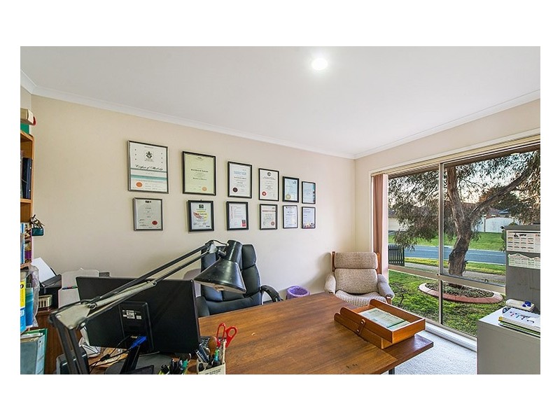 16 Elanora Way, Hampton Park VIC 3976