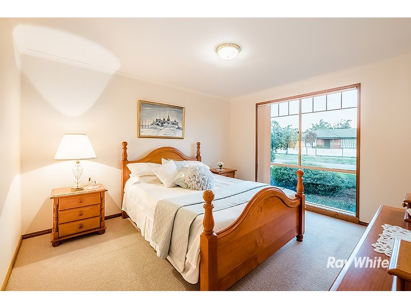 56 Hamilton Drive, Cranbourne North VIC 3977