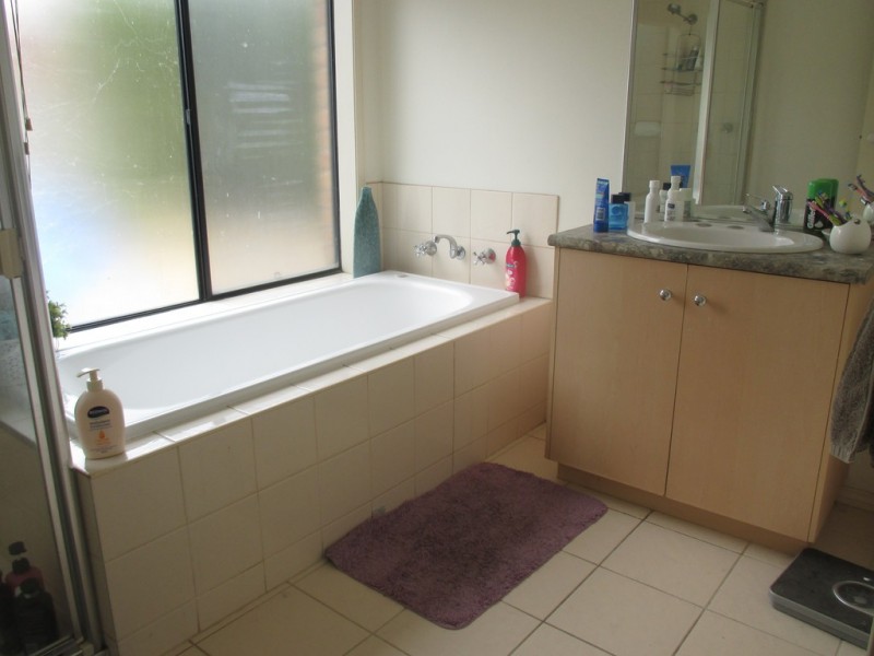 8 Bounty Way, Berwick VIC 3806