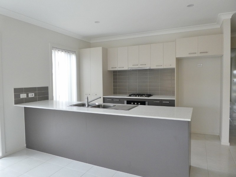 16 Panama Road, Cranbourne West VIC 3977