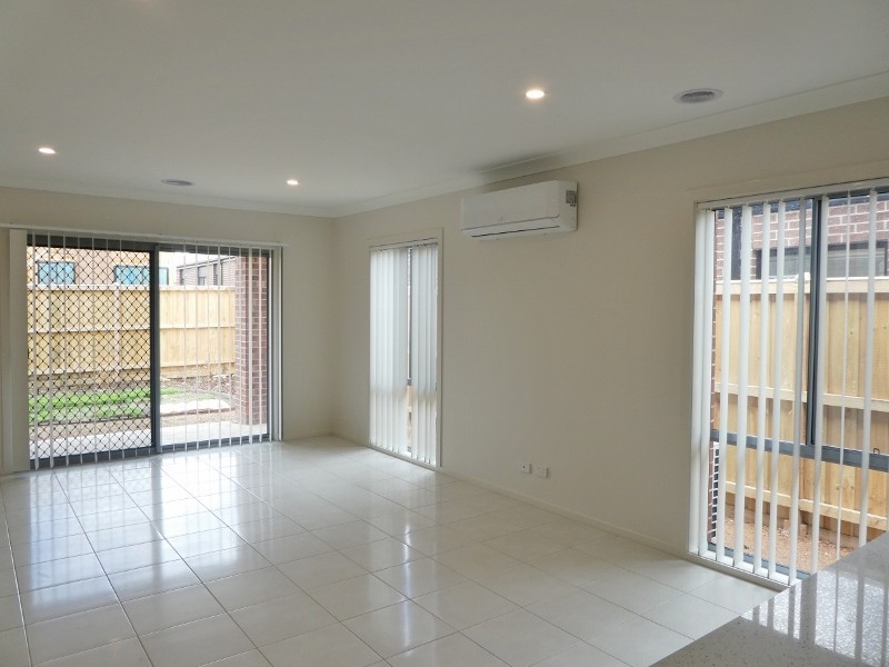 16 Panama Road, Cranbourne West VIC 3977