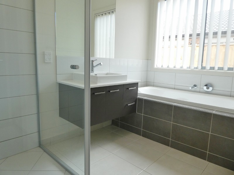 16 Panama Road, Cranbourne West VIC 3977