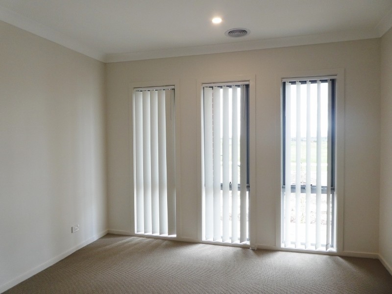 16 Panama Road, Cranbourne West VIC 3977