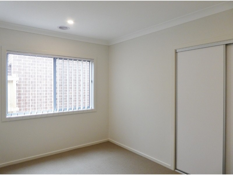 16 Panama Road, Cranbourne West VIC 3977