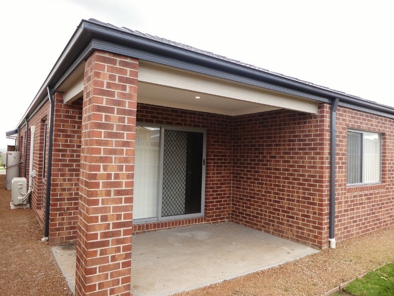 16 Panama Road, Cranbourne West VIC 3977