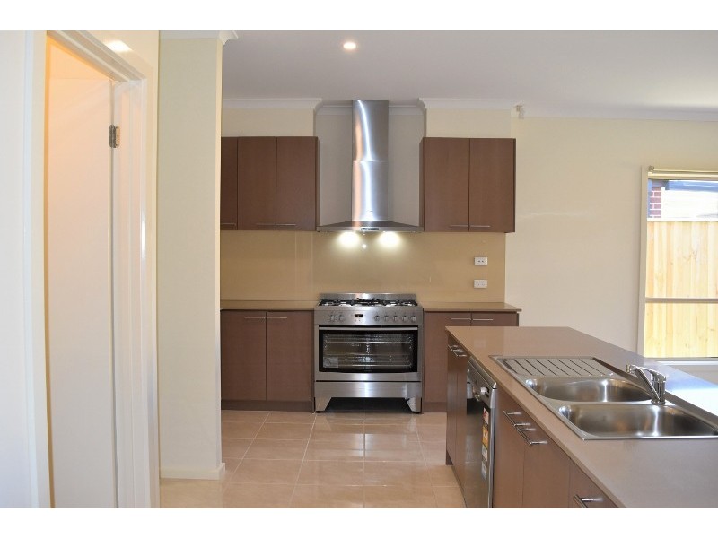 50 Belcam Circuit, Clyde North VIC 3978