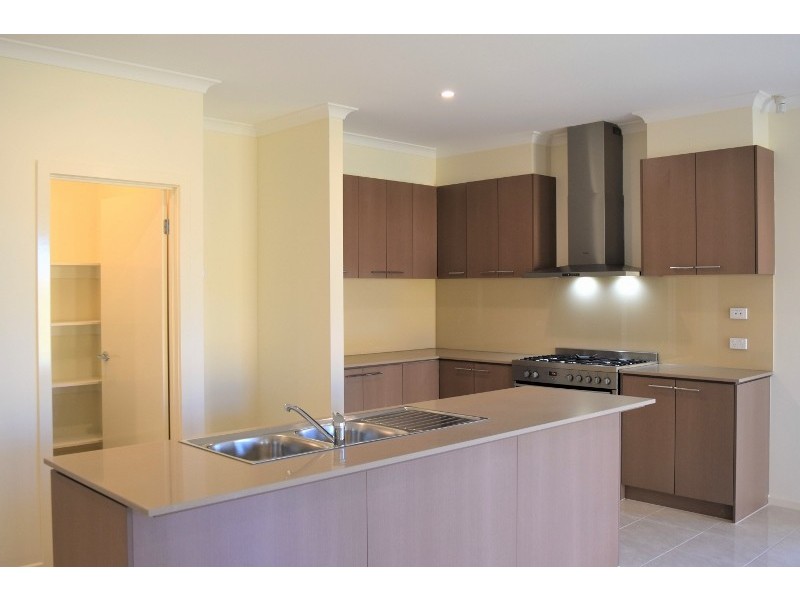 50 Belcam Circuit, Clyde North VIC 3978