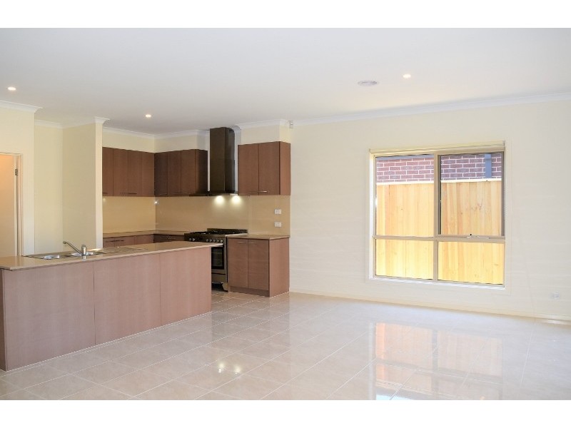 50 Belcam Circuit, Clyde North VIC 3978