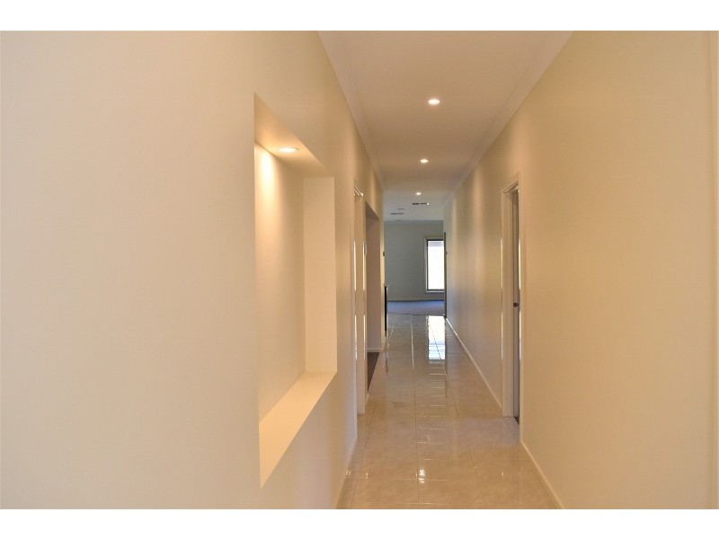 50 Belcam Circuit, Clyde North VIC 3978