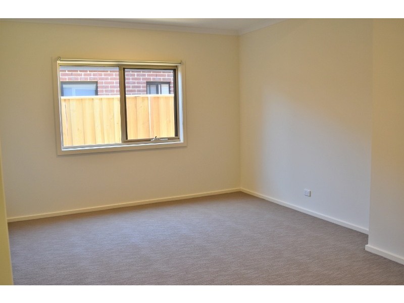 50 Belcam Circuit, Clyde North VIC 3978