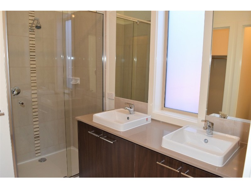 50 Belcam Circuit, Clyde North VIC 3978