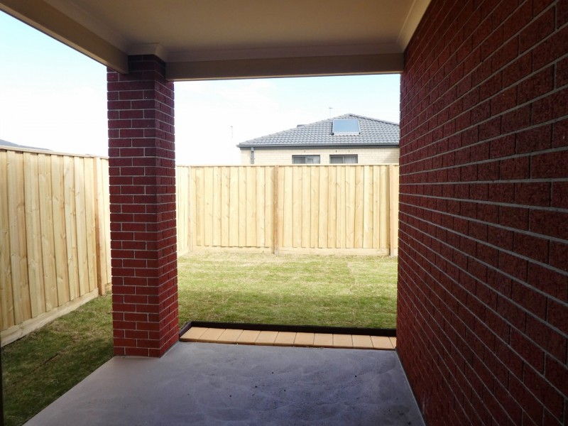 50 Belcam Circuit, Clyde North VIC 3978