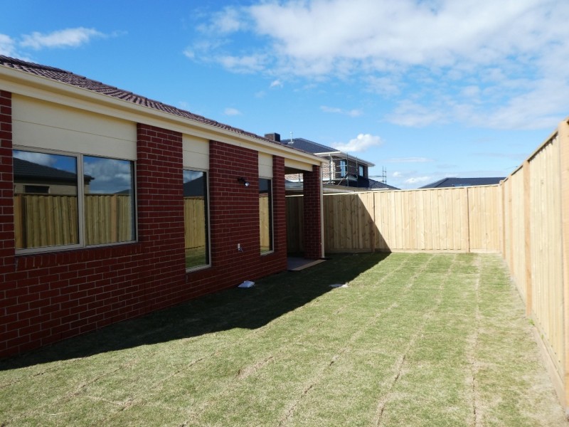 50 Belcam Circuit, Clyde North VIC 3978