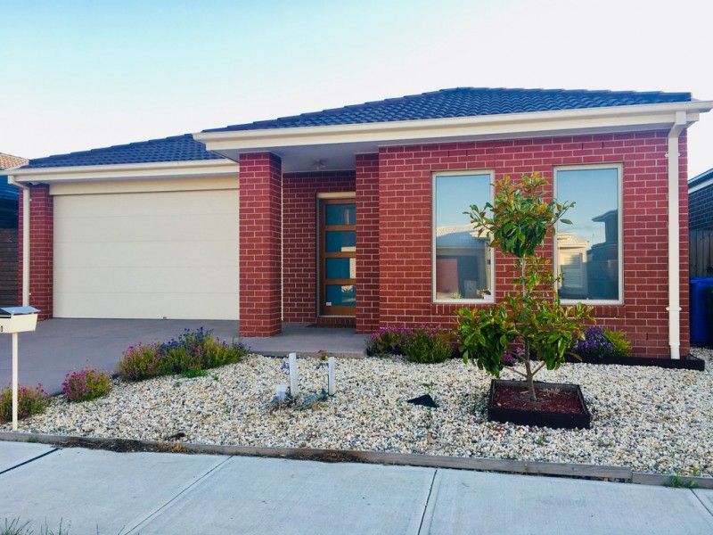 50 Belcam Circuit, Clyde North VIC 3978