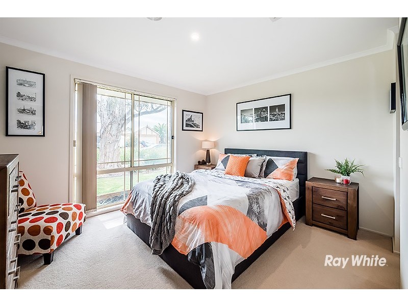 44 Carboni Crescent, Lynbrook VIC 3975